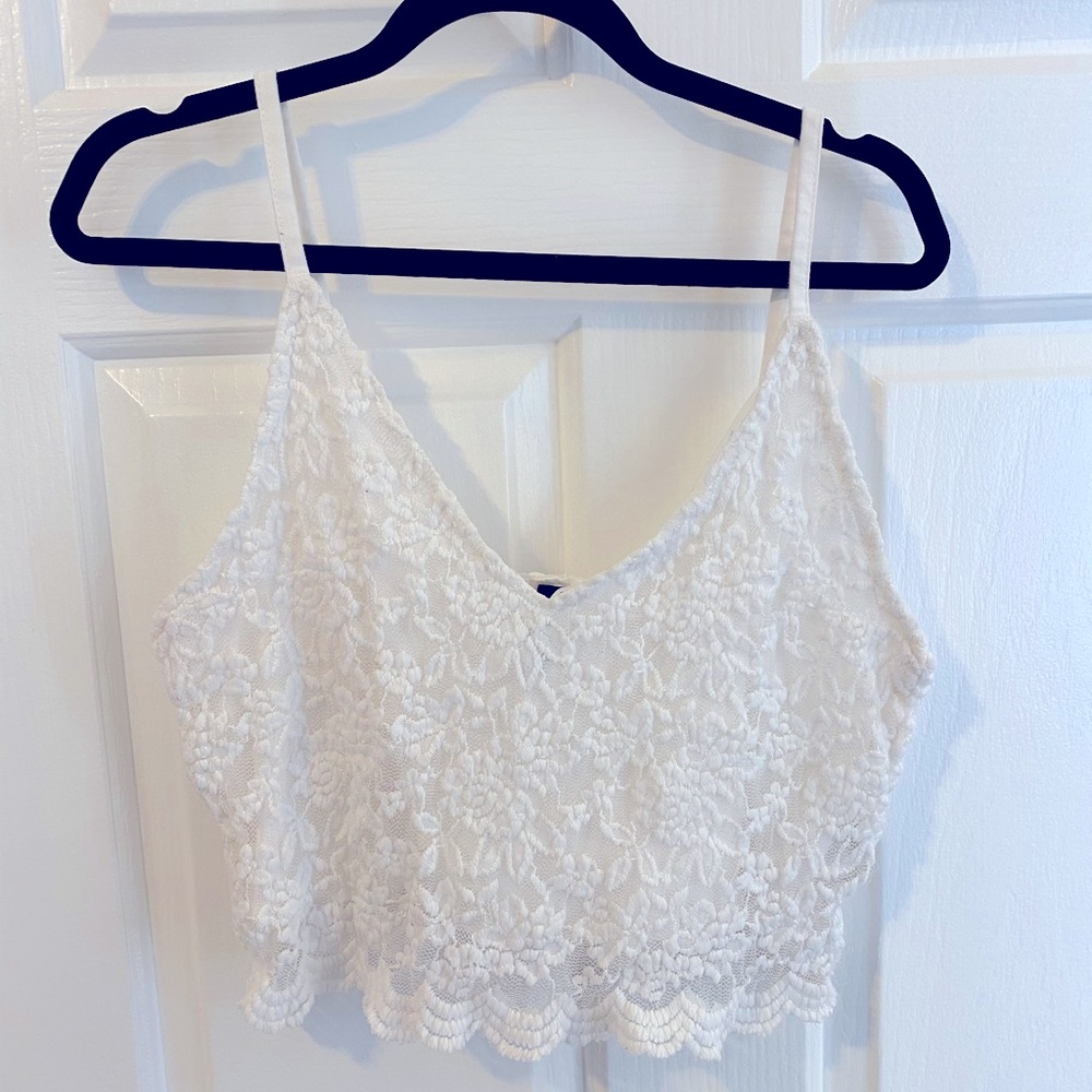 ✨Host Pick✨H&M V-Neck Floral Lace Scallop Trim Cami Top - Picture 1 of 6